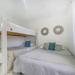 Tropical Beach - Livin Colombia